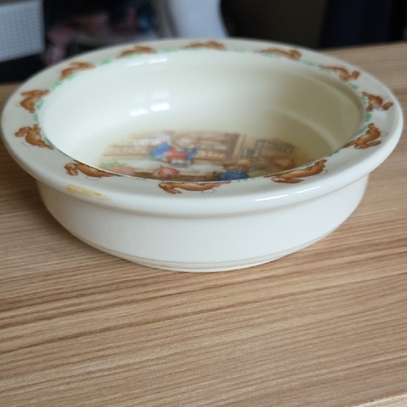 Royal Doulton Bunnykins Peter Rabbit Mr. Piggly's Stores Children's Bowl - Picture 5 of 7